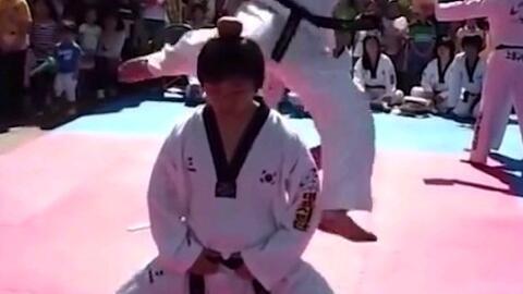 宝宝跆拳道搞笑视频,笑料百出萌态十足